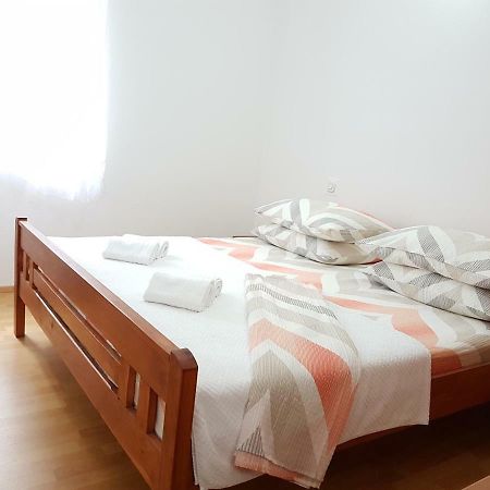 שיבניק Apartmani Luka & Iva מראה חיצוני תמונה