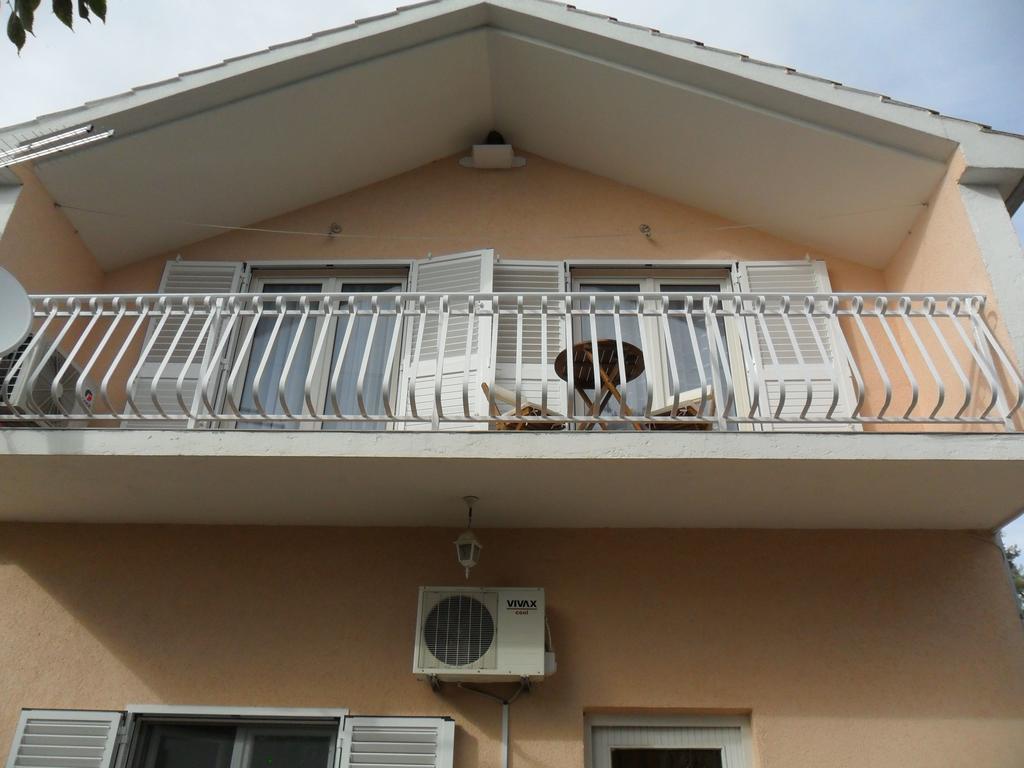שיבניק Apartmani Luka & Iva מראה חיצוני תמונה