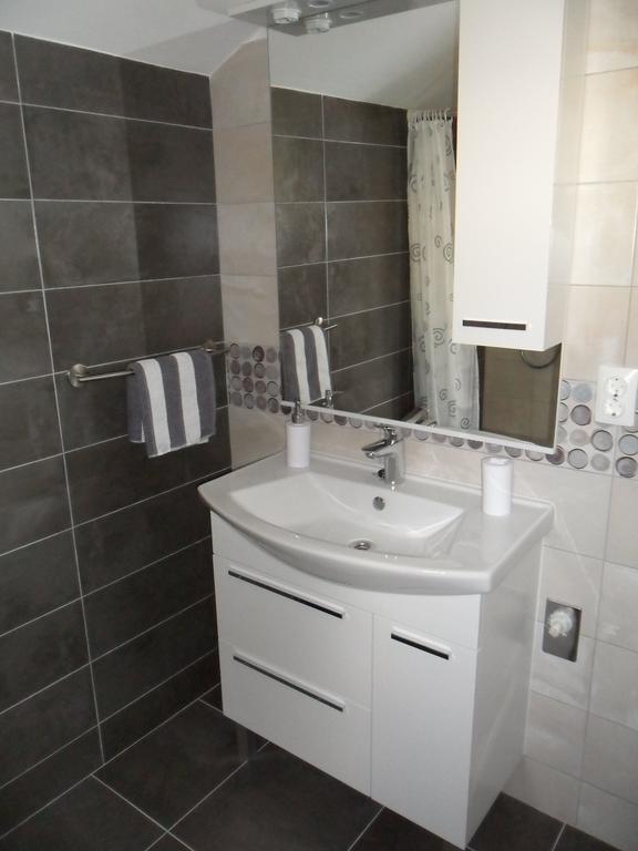 שיבניק Apartmani Luka & Iva מראה חיצוני תמונה