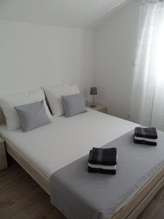שיבניק Apartmani Luka & Iva מראה חיצוני תמונה