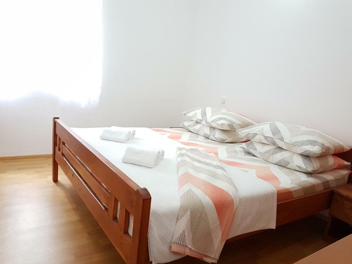 שיבניק Apartmani Luka & Iva מראה חיצוני תמונה