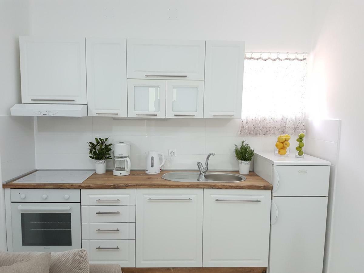 שיבניק Apartmani Luka & Iva מראה חיצוני תמונה
