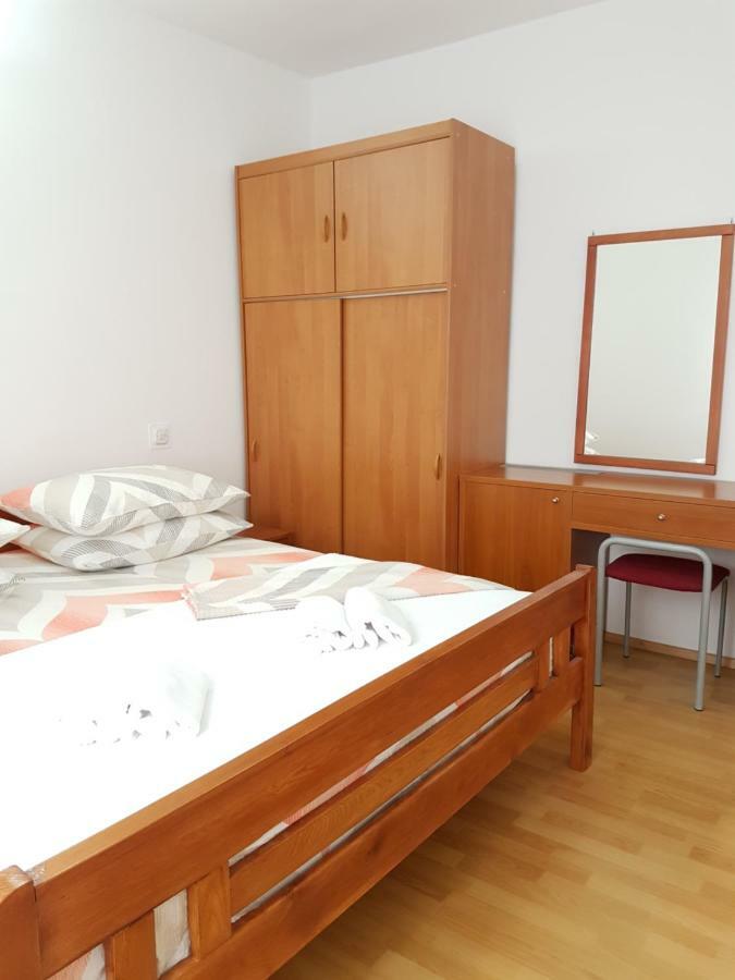 שיבניק Apartmani Luka & Iva מראה חיצוני תמונה