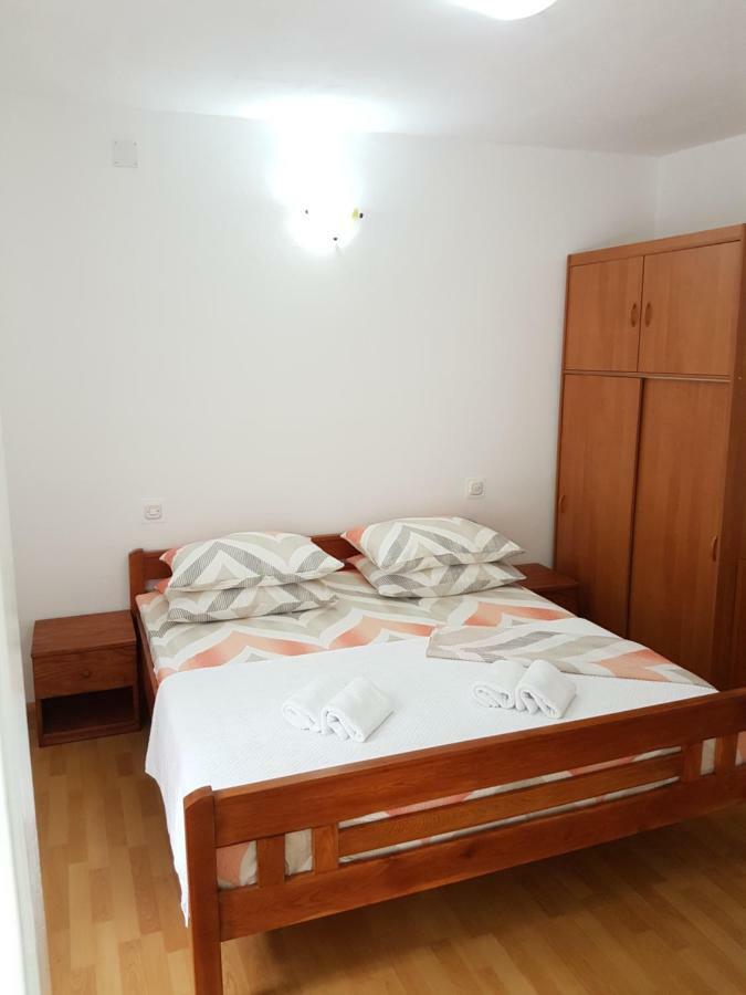 שיבניק Apartmani Luka & Iva מראה חיצוני תמונה